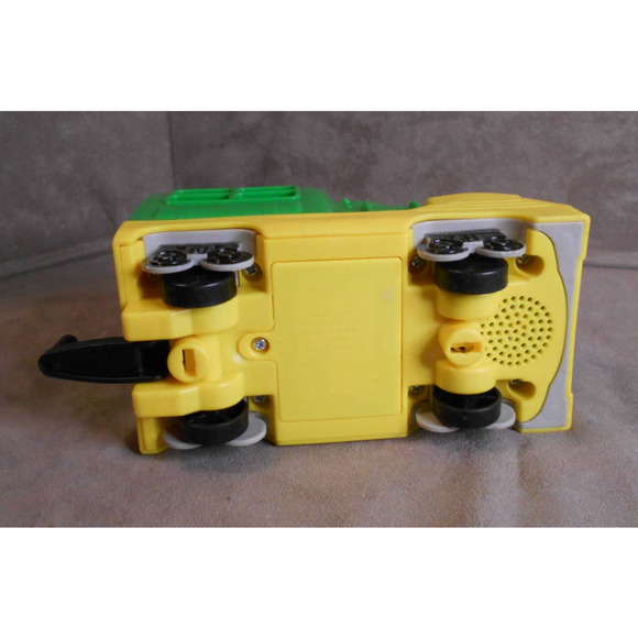 2016 Friendly Green Passenger Train Engine Only Light & Sound DYF20 Being Polite - Picture 6 of 8